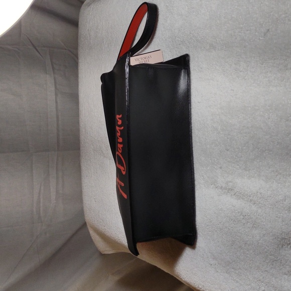 NWT Victoria's Secret Travel / Make-up Bag - Black & Red w/Wrist Strap - Picture 4 of 12